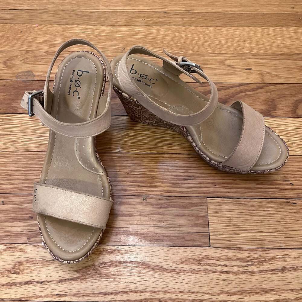 b.o.c. Born Concept Tan Leather Floral Cork Wedge Sandals Shoes Size 6M Summer